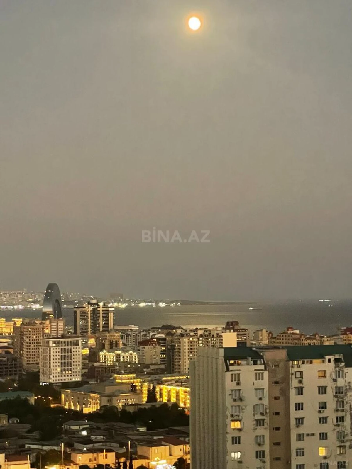 Satılır 3 otaqlı mənzil 145 m²