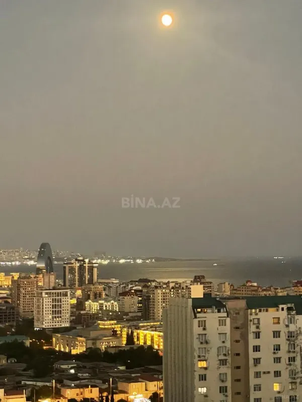 Satılır 3 otaqlı mənzil 145 m²