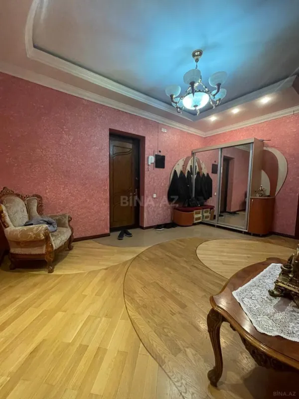 Satılır 3 otaqlı mənzil 145 m²