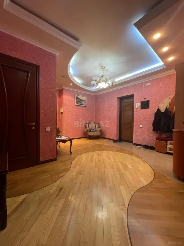 Satılır 3 otaqlı mənzil 145 m²