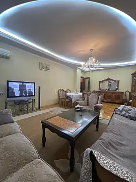 Satılır 3 otaqlı mənzil 145 m²