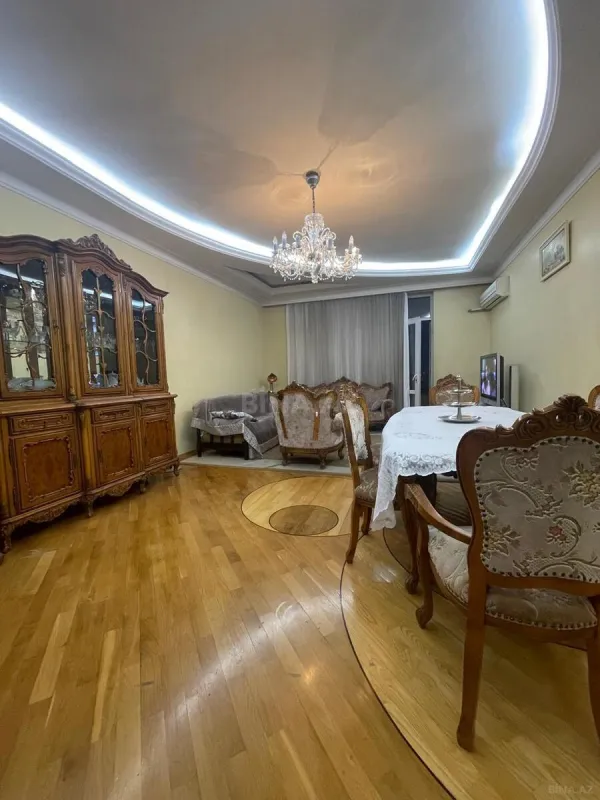 Satılır 3 otaqlı mənzil 145 m²
