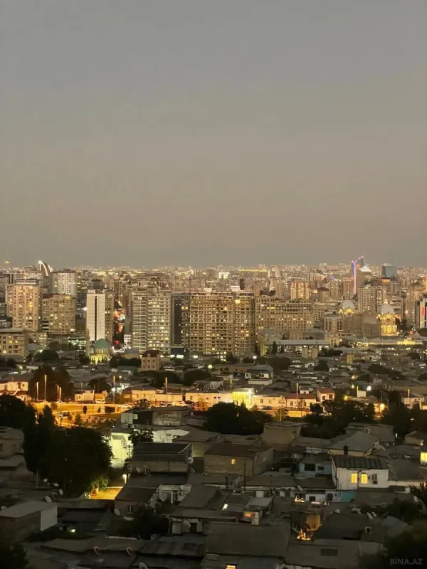 Satılır 3 otaqlı mənzil 145 m²