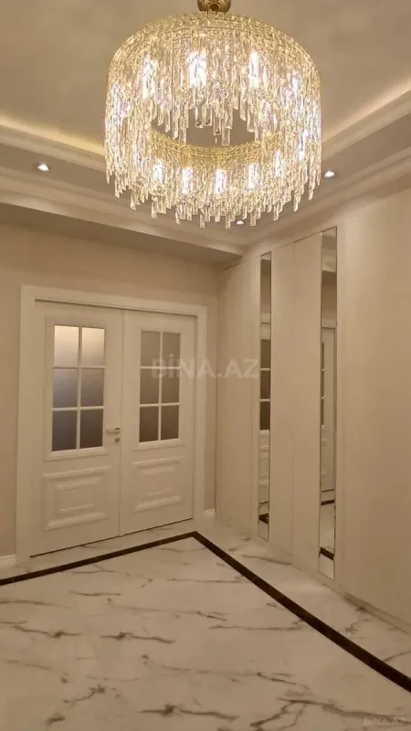 Satılır 4 otaqlı mənzil 173 m²