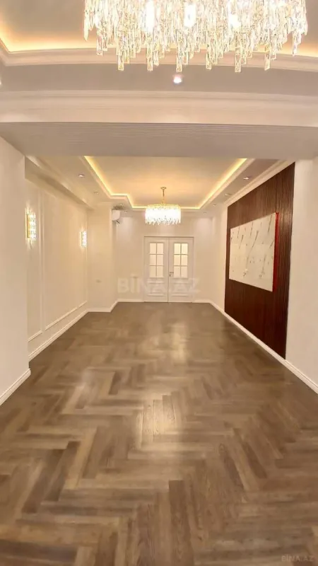 Satılır 4 otaqlı mənzil 173 m²