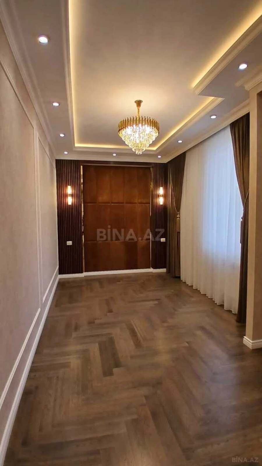 Satılır 4 otaqlı mənzil 173 m²