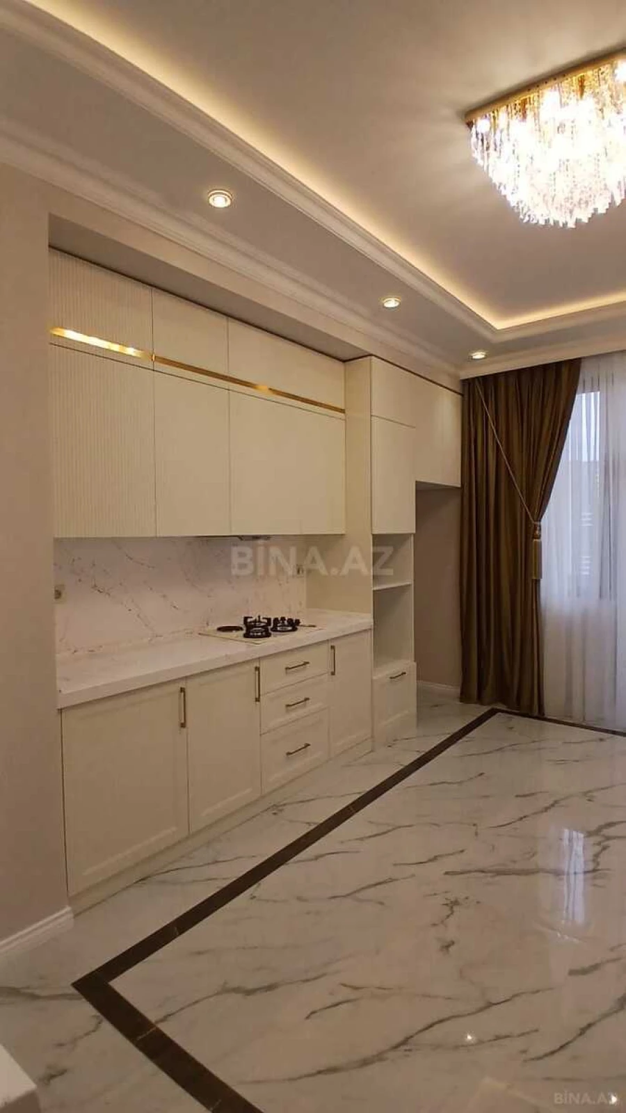 Satılır 4 otaqlı mənzil 173 m²
