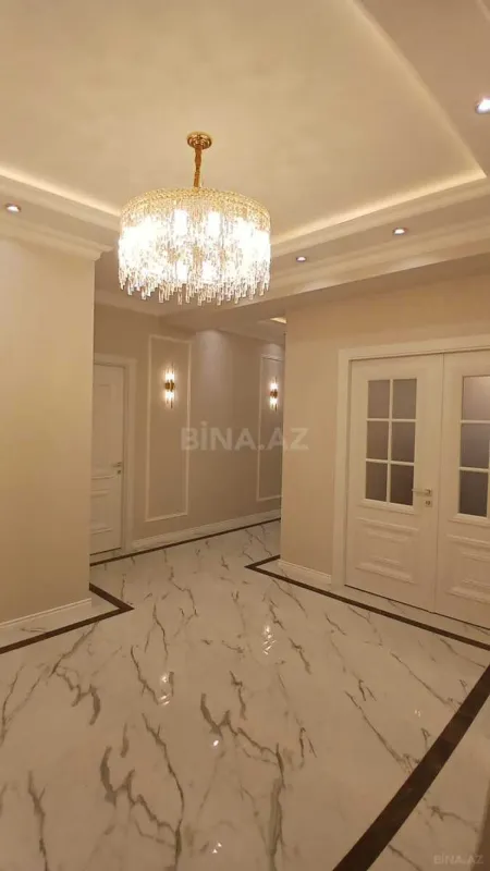 Satılır 4 otaqlı mənzil 173 m²