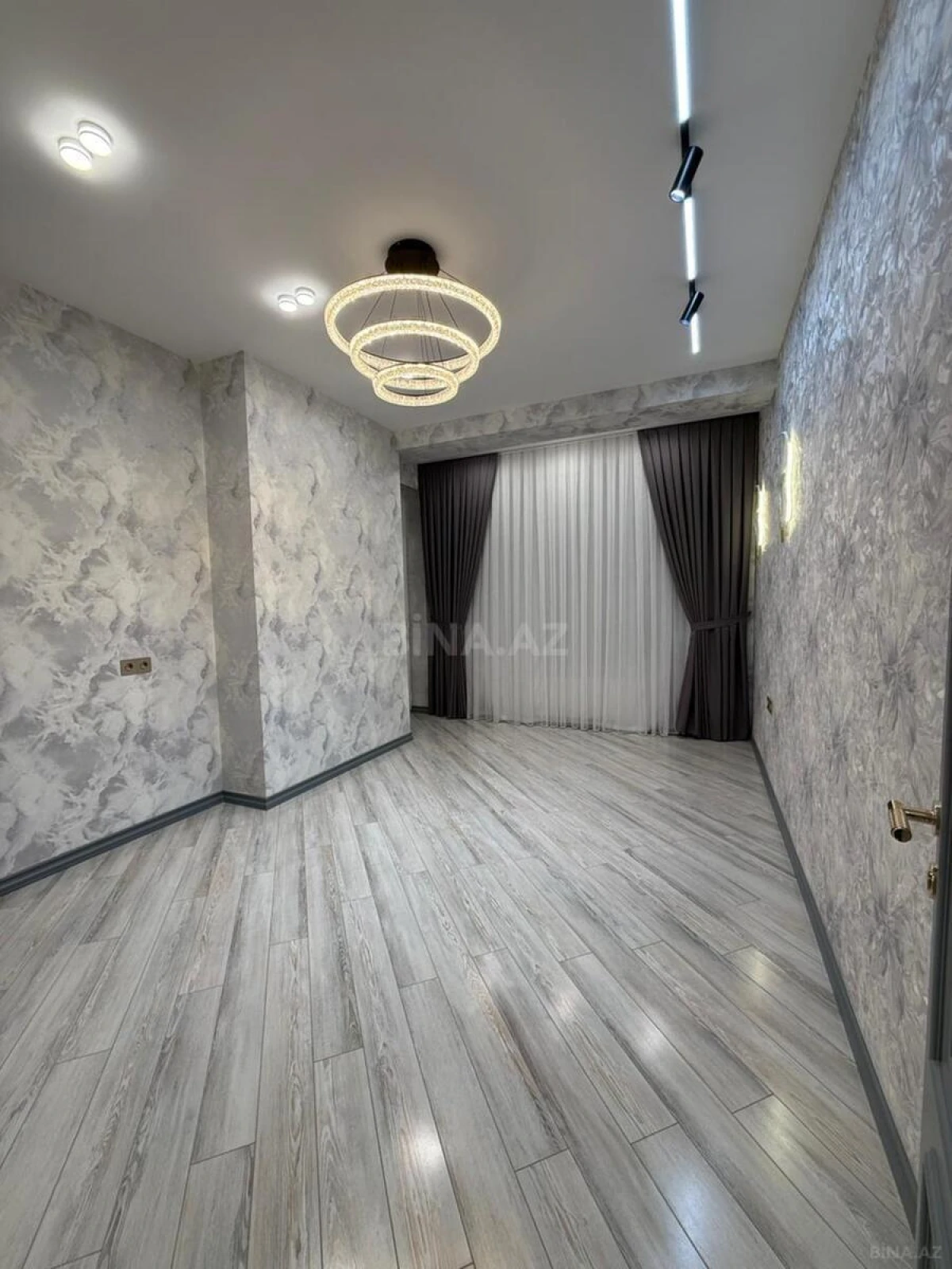 Satılır 3 otaqlı mənzil 96 m²