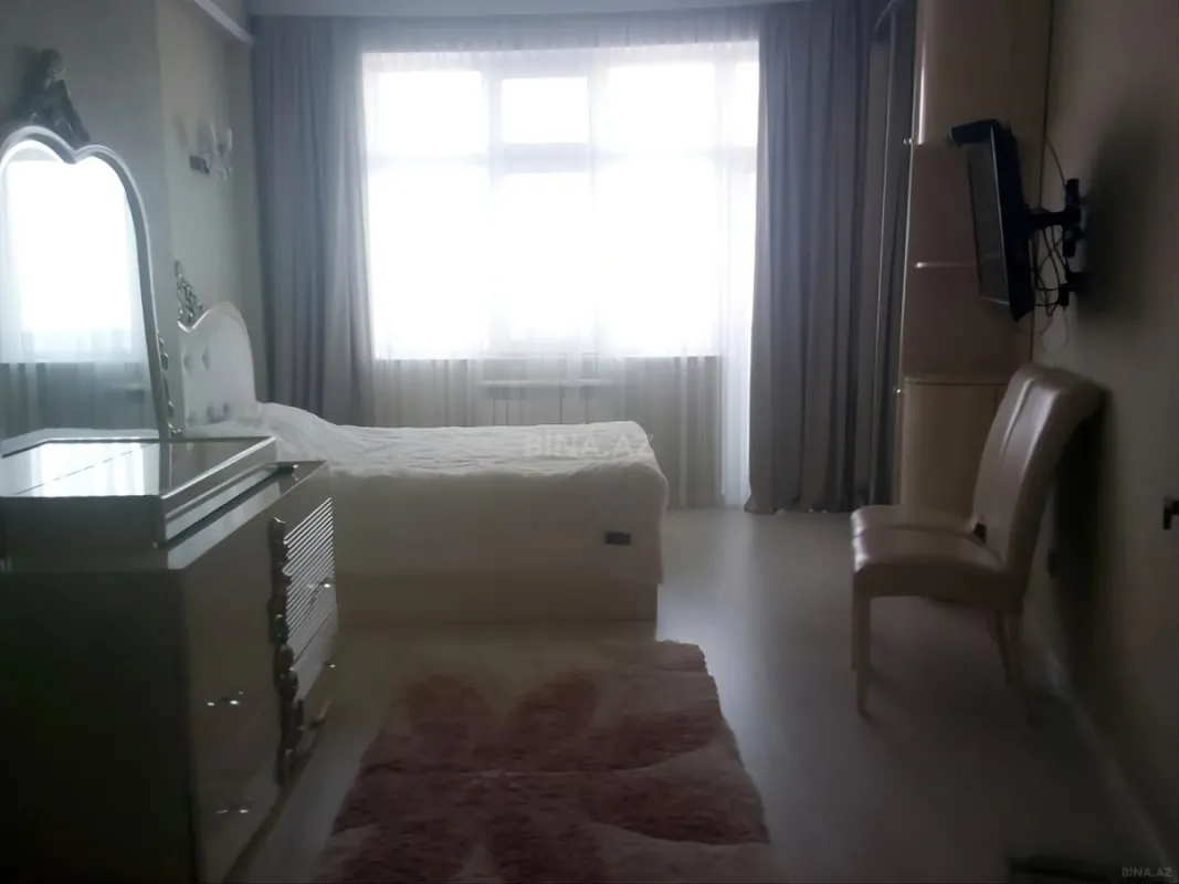 Kirayə verilir 2 otaqlı mənzil 90 m²