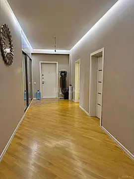 Satılır 3 otaqlı mənzil 135 m²