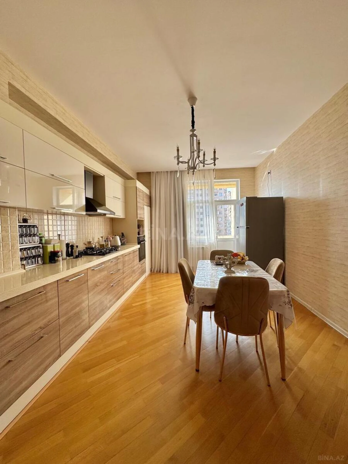 Satılır 3 otaqlı mənzil 135 m²