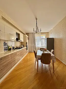 Satılır 3 otaqlı mənzil 135 m²