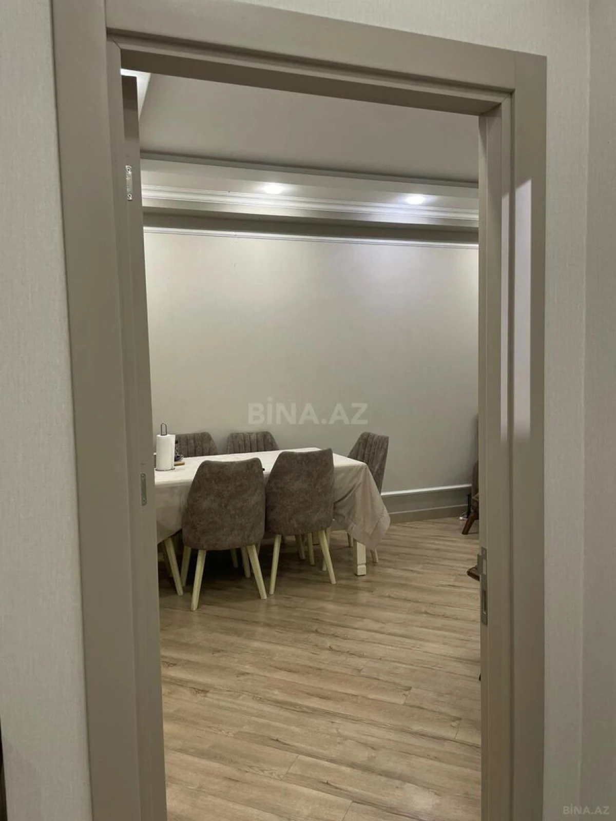 Kirayə verilir 2 otaqlı mənzil 68 m²