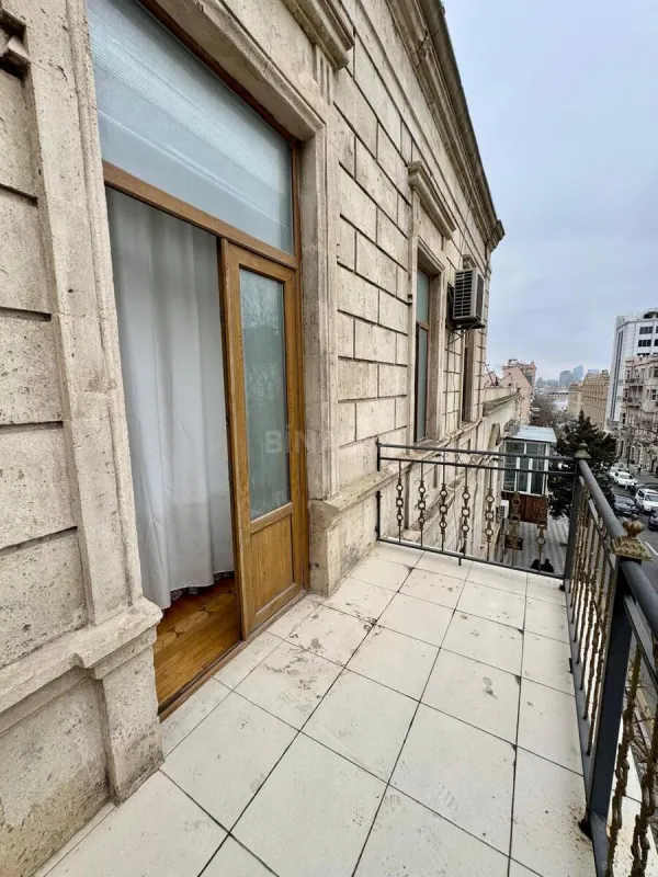 Kirayə verilir 4 otaqlı ofis 200 m²