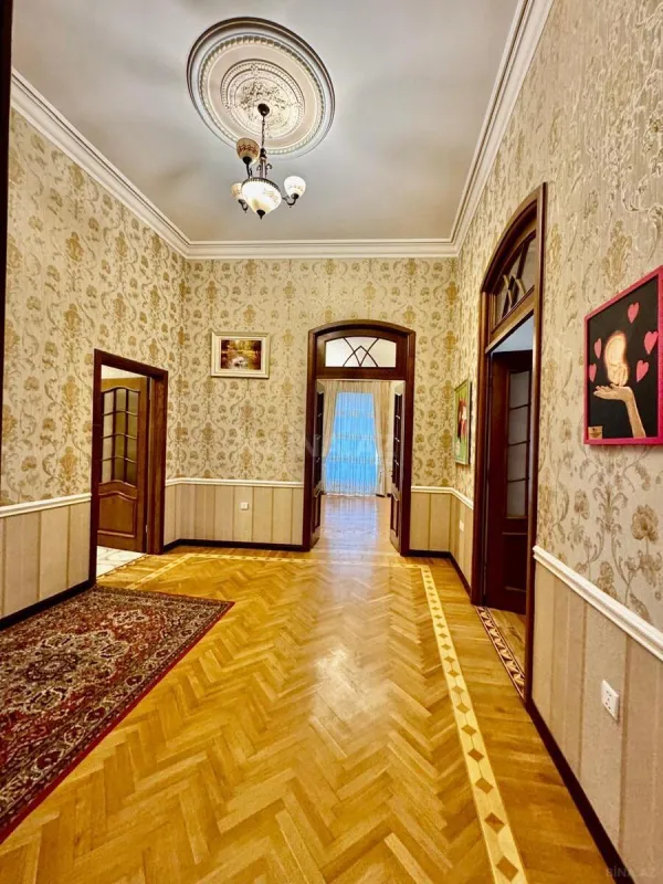 Kirayə verilir 4 otaqlı ofis 200 m²