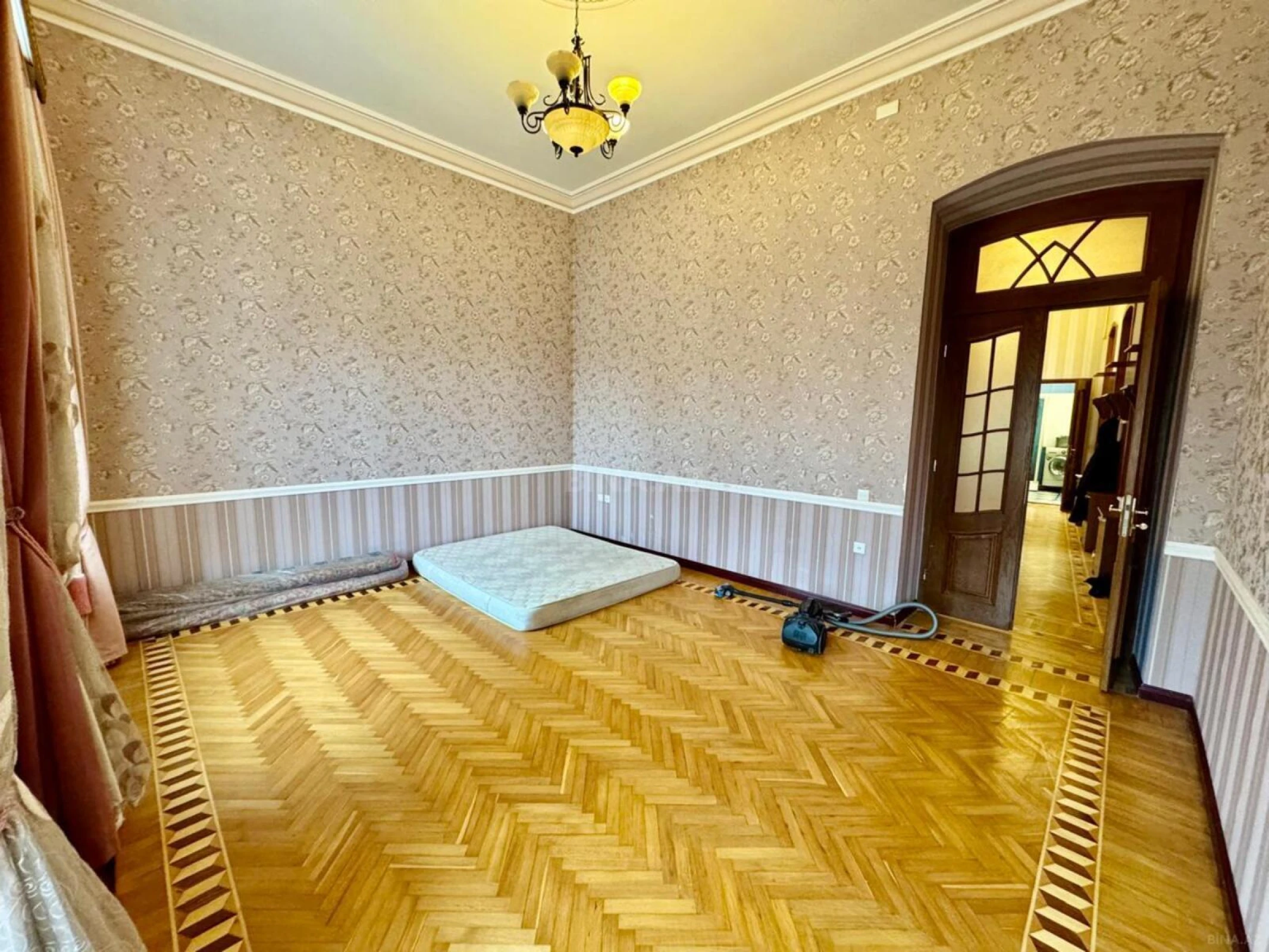 Kirayə verilir 4 otaqlı ofis 200 m²