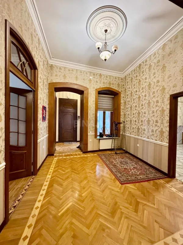 Kirayə verilir 4 otaqlı ofis 200 m²