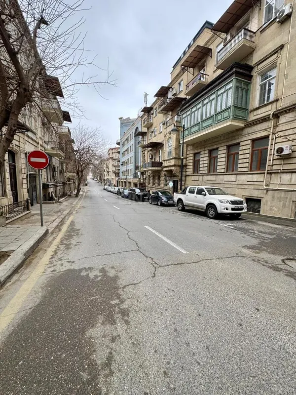 Kirayə verilir 4 otaqlı ofis 200 m²