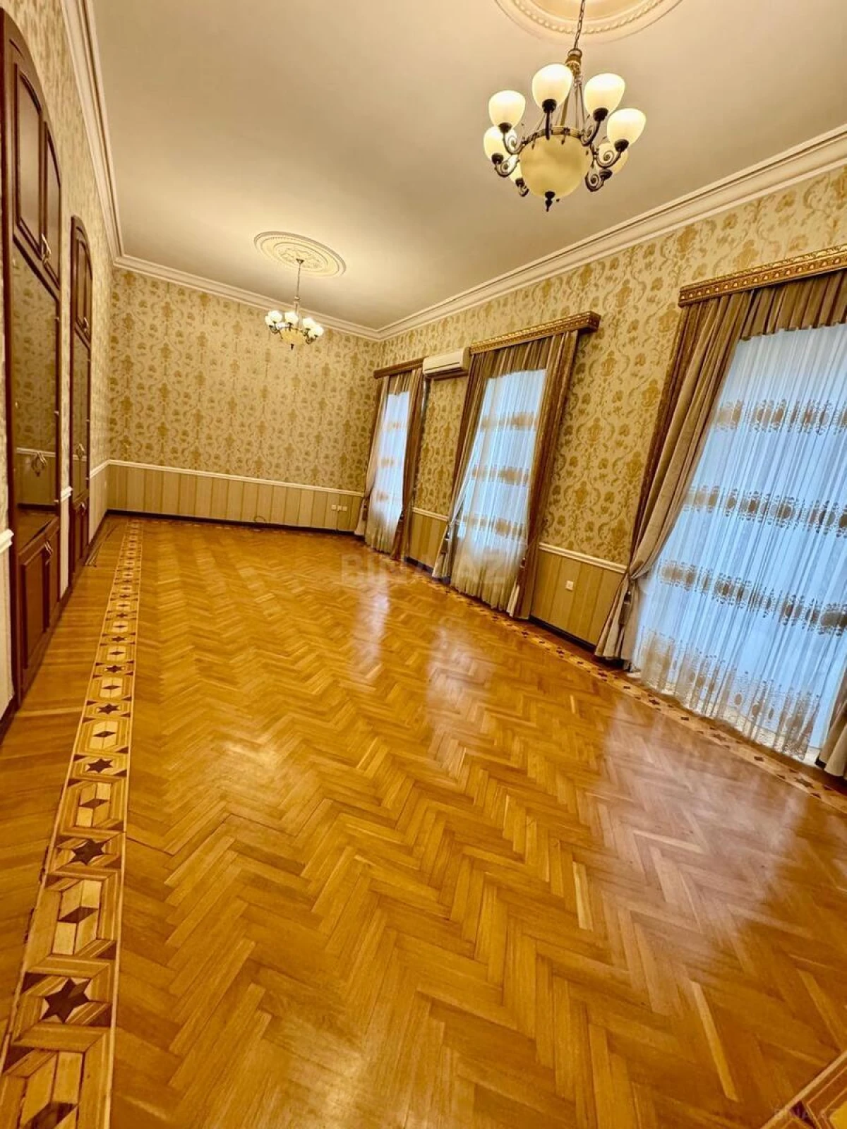 Kirayə verilir 4 otaqlı ofis 200 m²