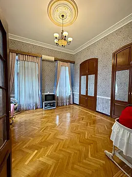 Kirayə verilir 4 otaqlı ofis 200 m²