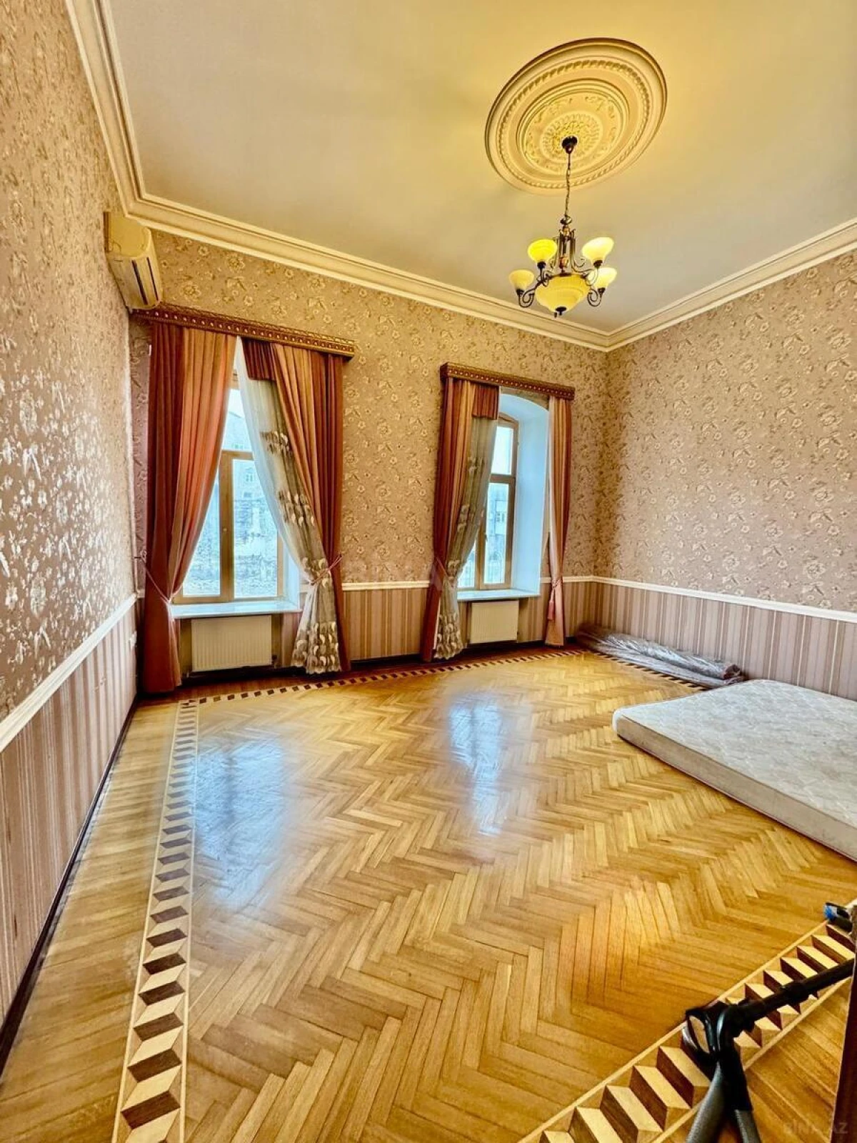 Kirayə verilir 4 otaqlı ofis 200 m²