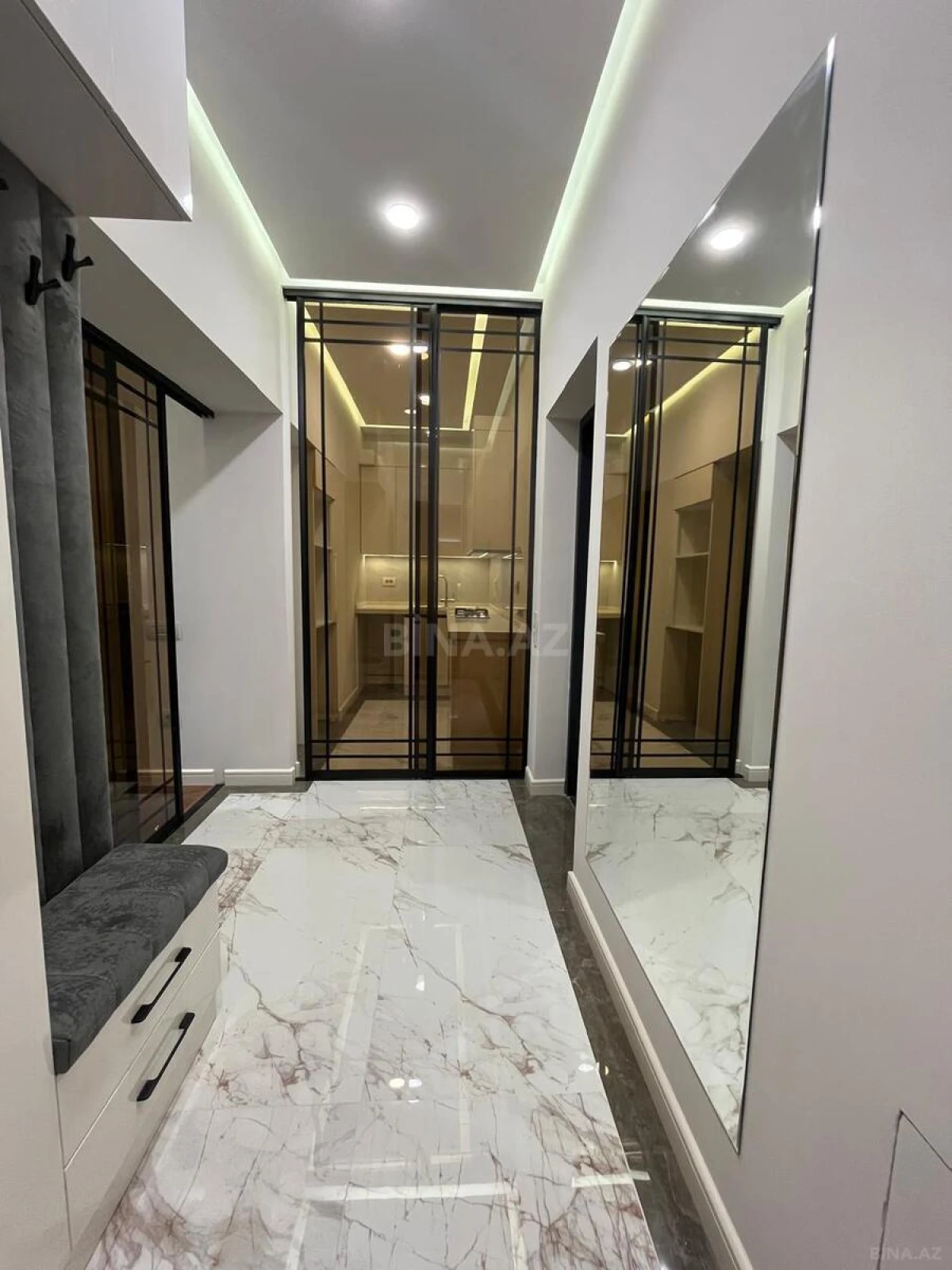 Satılır 2 otaqlı mənzil 68 m²