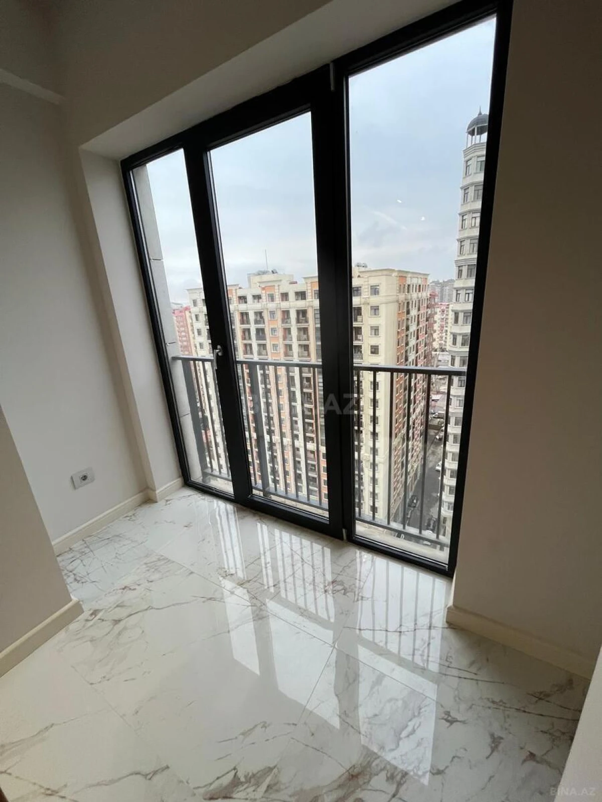 Satılır 2 otaqlı mənzil 68 m²
