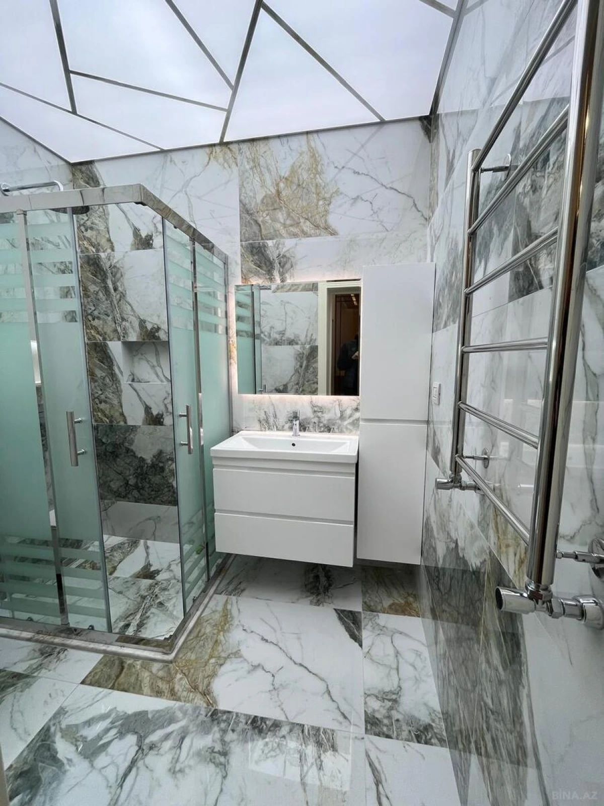 Satılır 2 otaqlı mənzil 68 m²