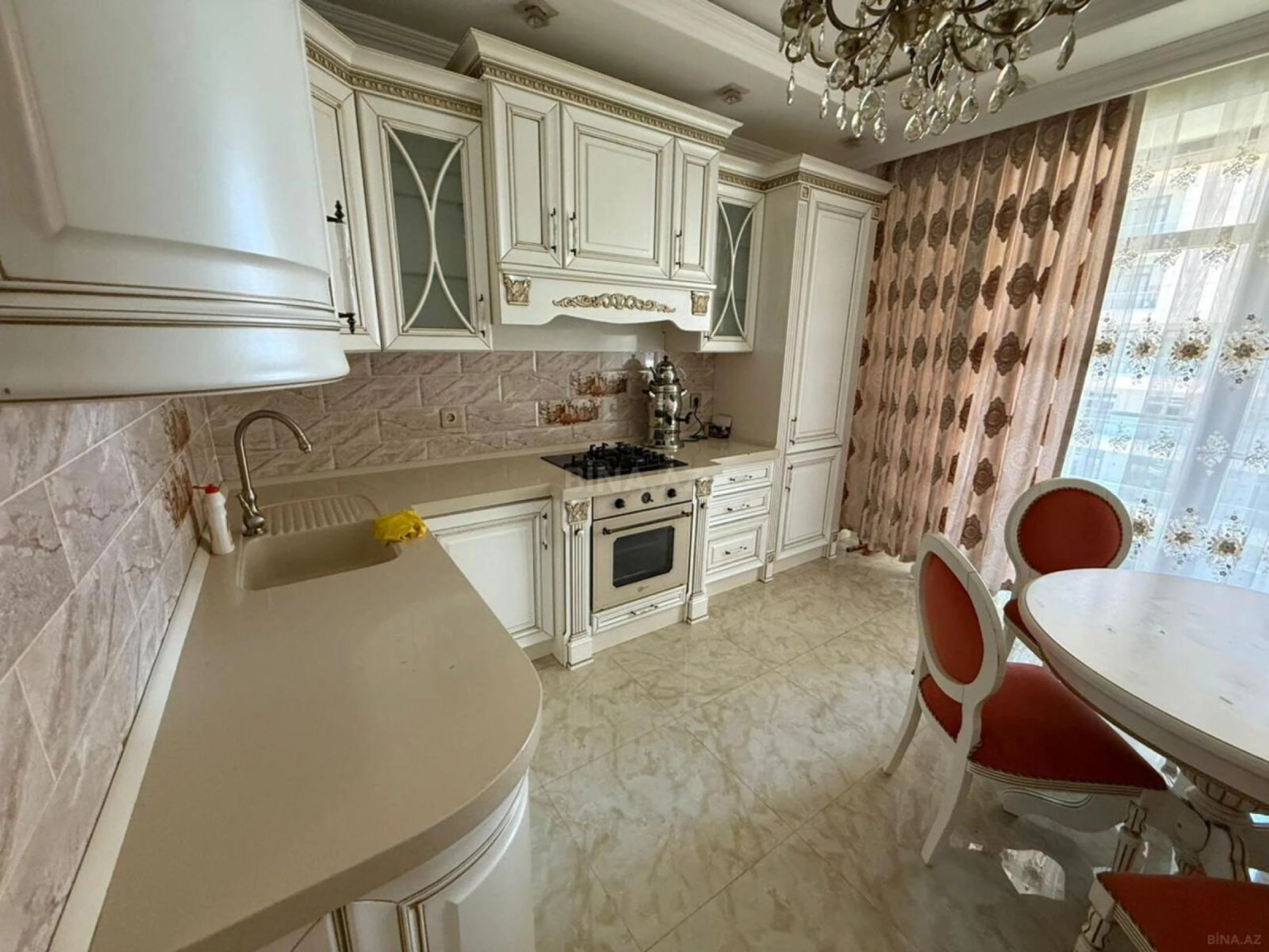 Kirayə verilir 3 otaqlı mənzil 148 m²