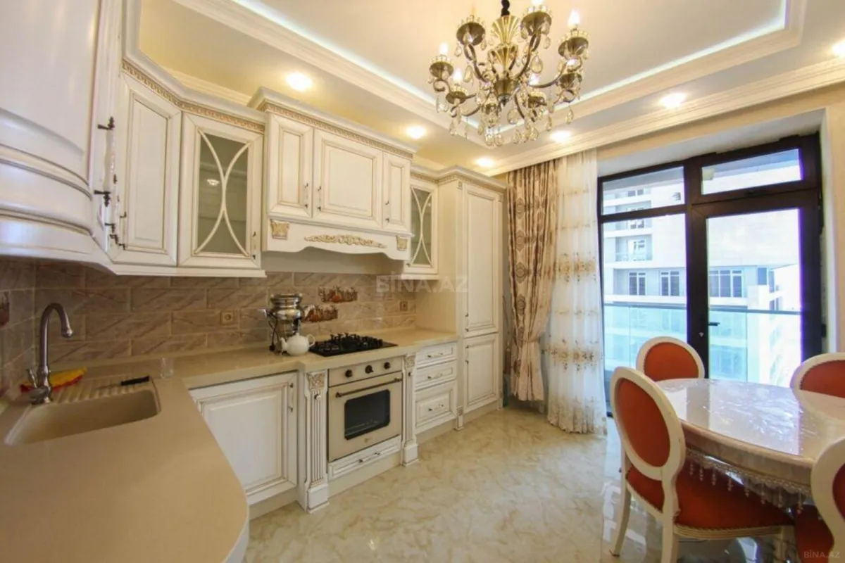 Kirayə verilir 3 otaqlı mənzil 148 m²