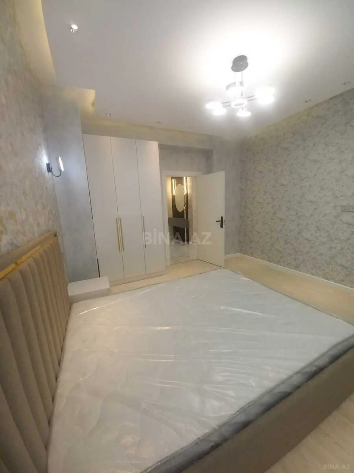 Satılır 2 otaqlı mənzil 62 m²