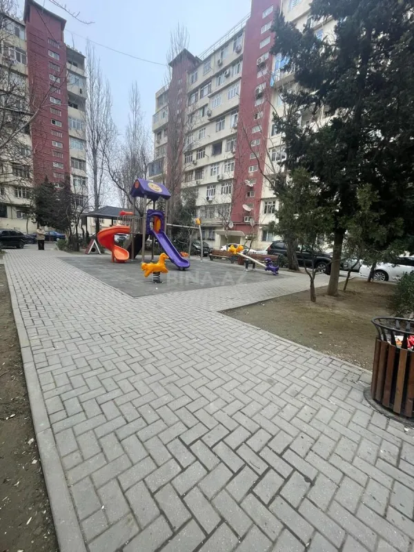 Satılır 5 otaqlı mənzil 120 m²