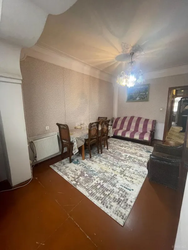 Satılır 5 otaqlı mənzil 120 m²