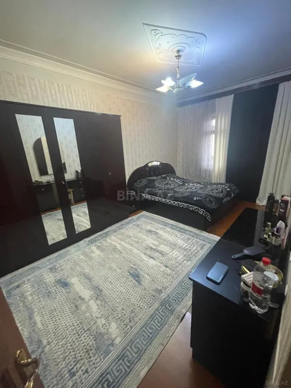 Satılır 5 otaqlı mənzil 120 m²