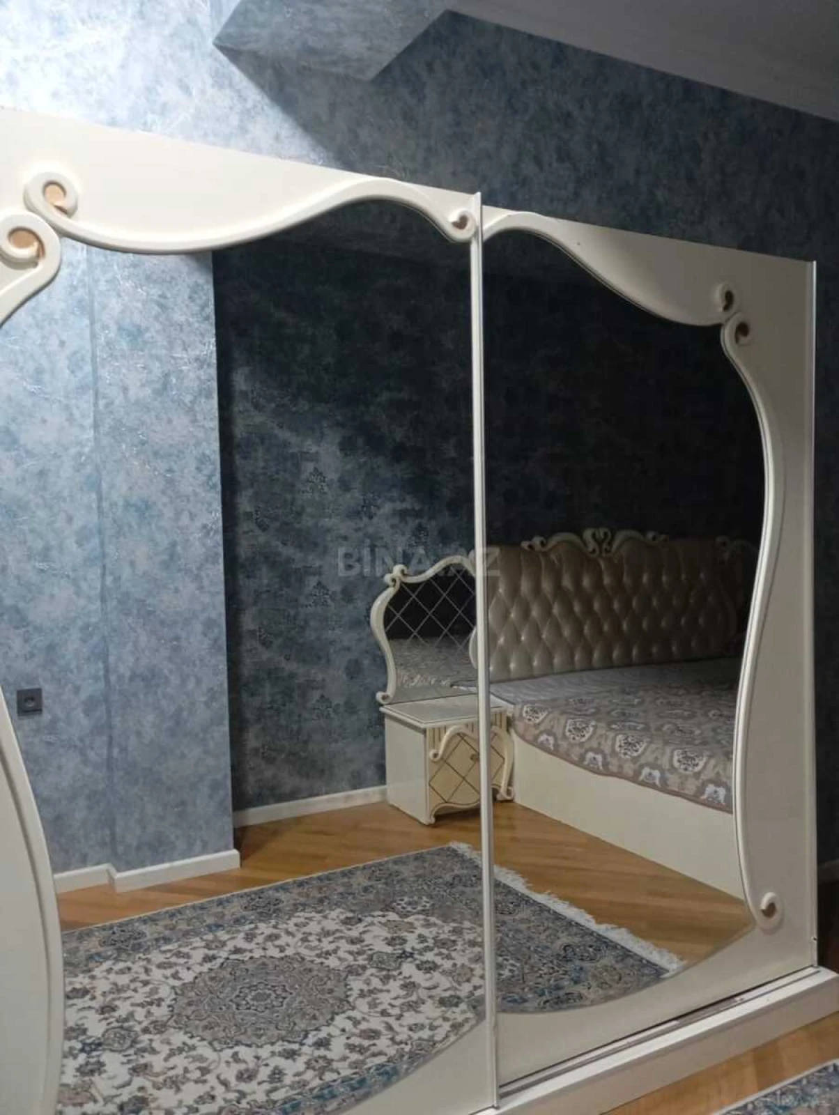 Kirayə verilir 2 otaqlı mənzil 90 m²