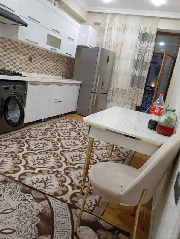Kirayə verilir 2 otaqlı mənzil 90 m²