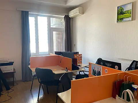 Satılır 4 otaqlı mənzil 141 m²