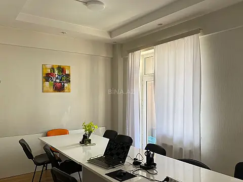 Satılır 4 otaqlı mənzil 141 m²