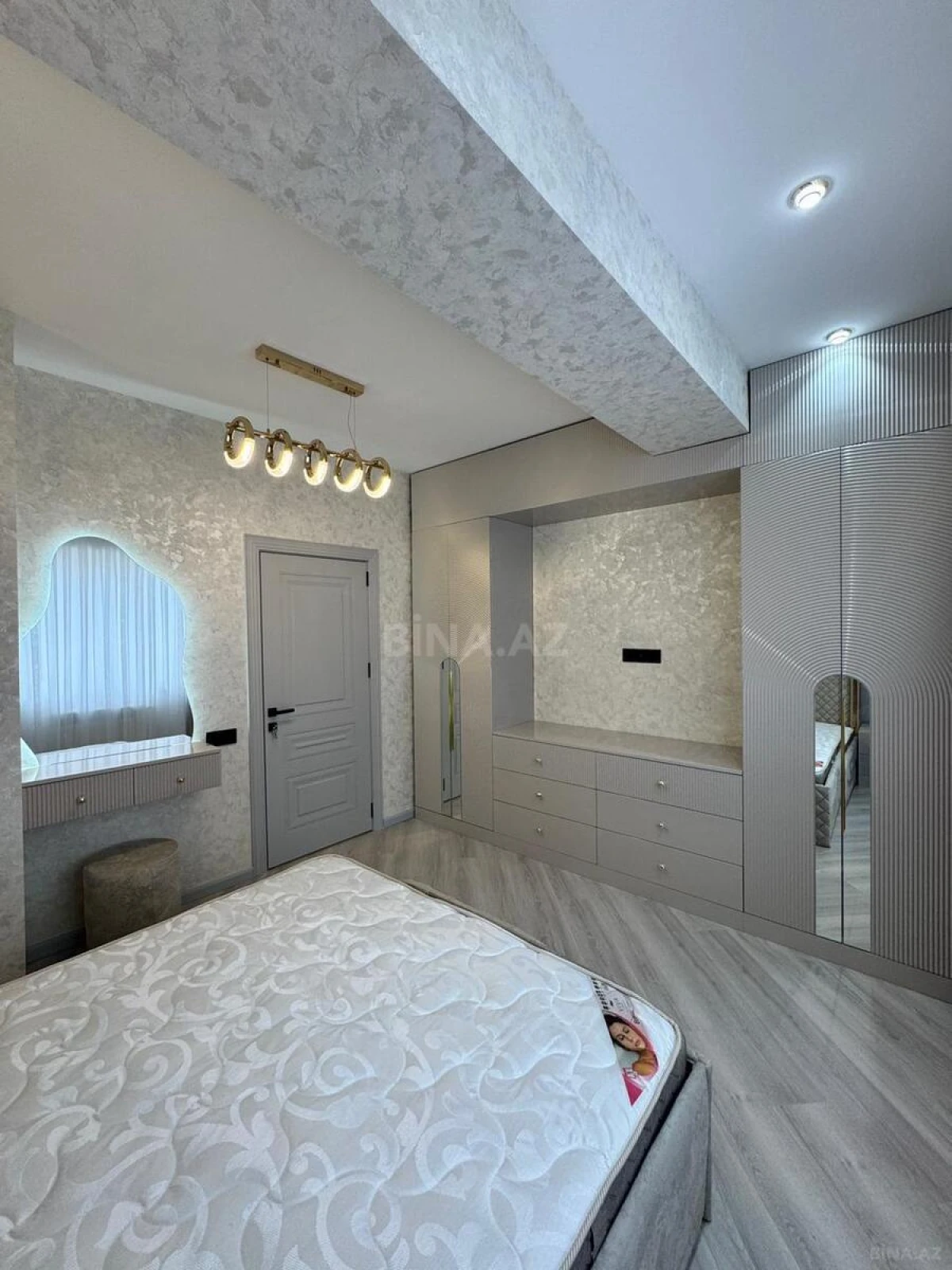 Satılır 3 otaqlı mənzil 88 m²