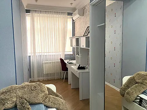 Satılır 3 otaqlı mənzil 140 m²
