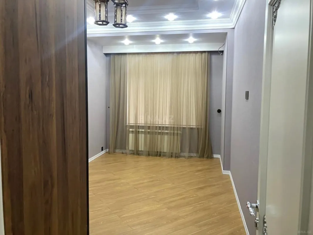 Satılır 3 otaqlı mənzil 140 m²