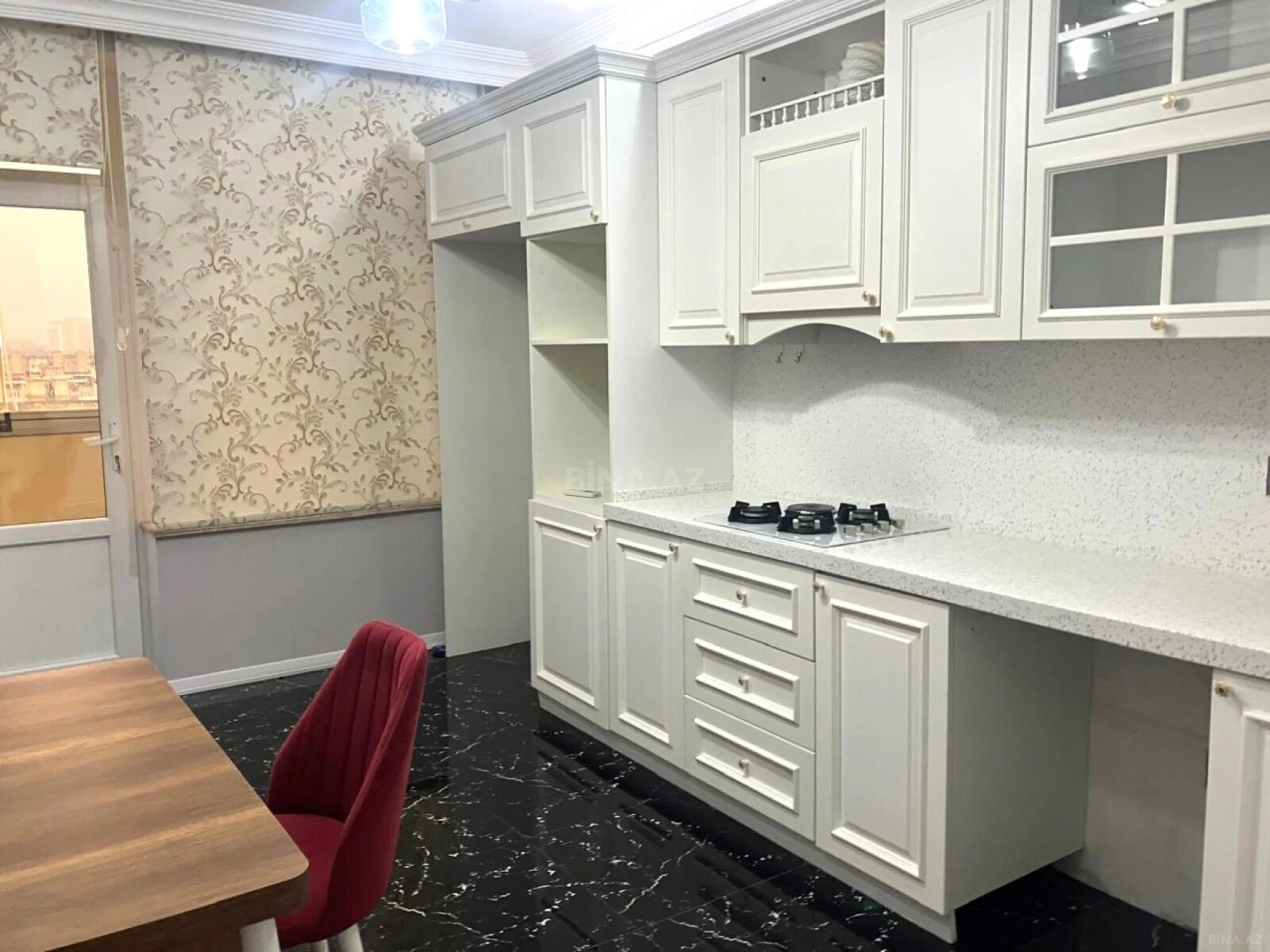 Satılır 3 otaqlı mənzil 140 m²
