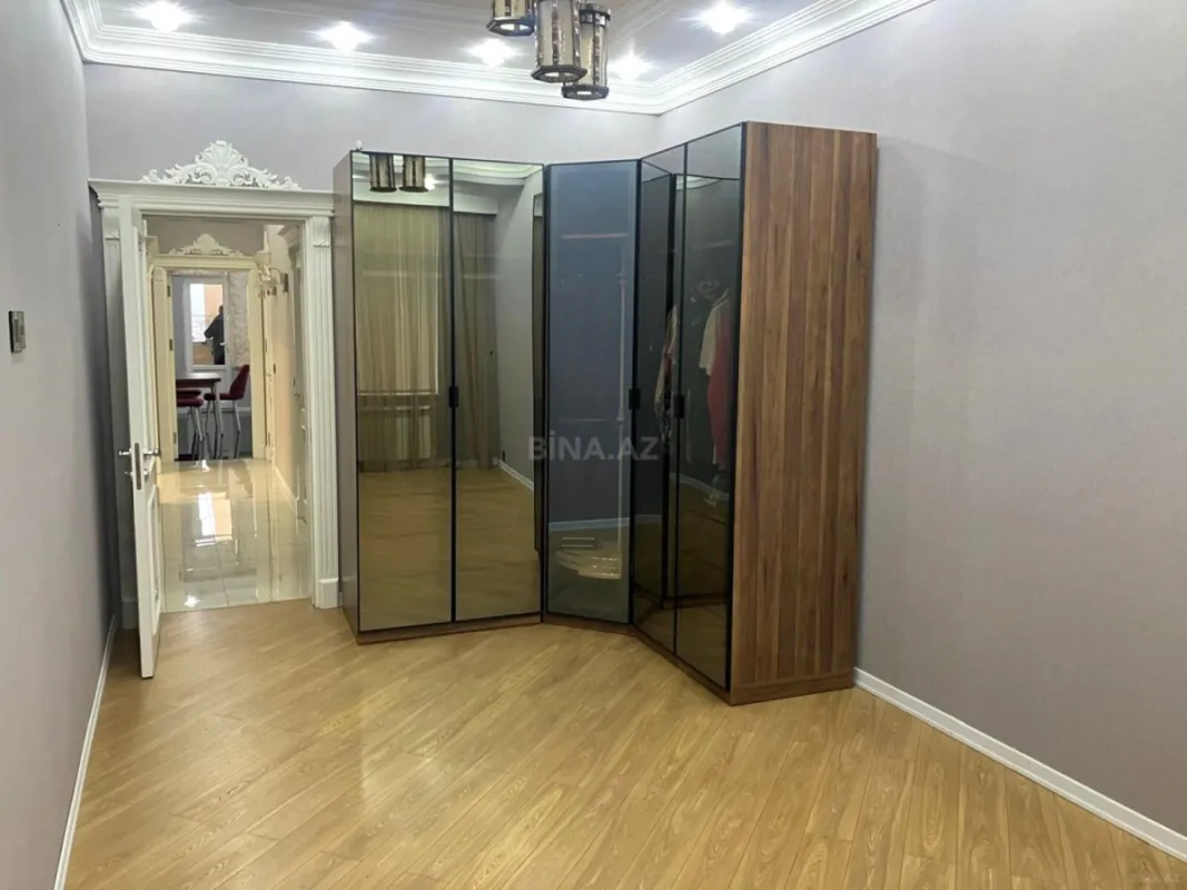 Satılır 3 otaqlı mənzil 140 m²