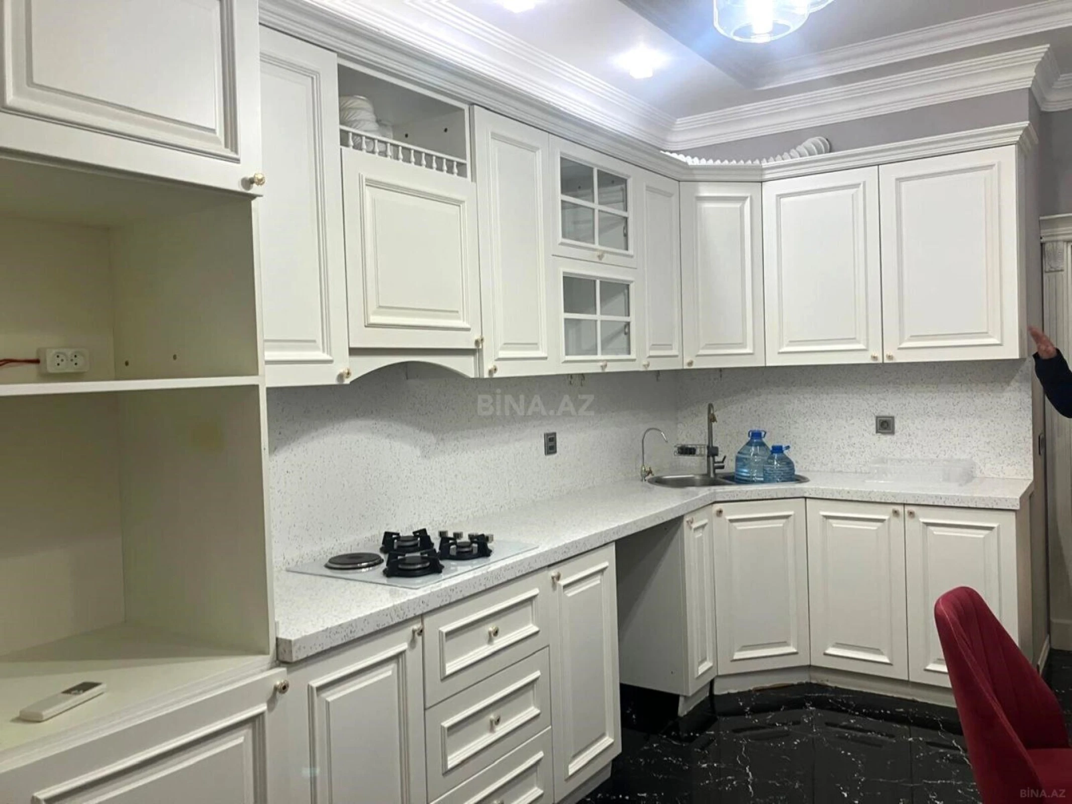 Satılır 3 otaqlı mənzil 140 m²