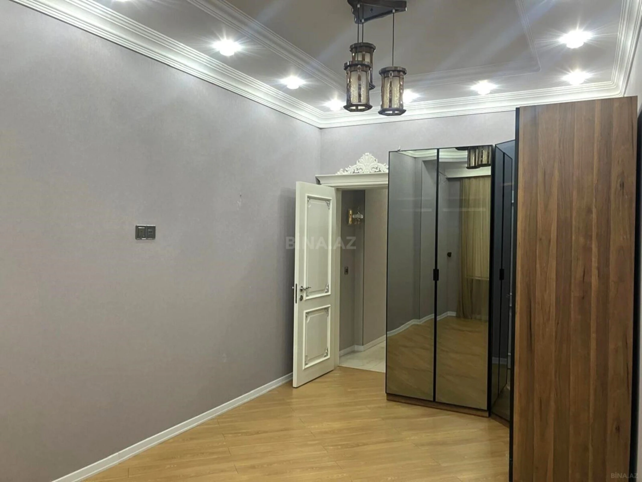 Satılır 3 otaqlı mənzil 140 m²