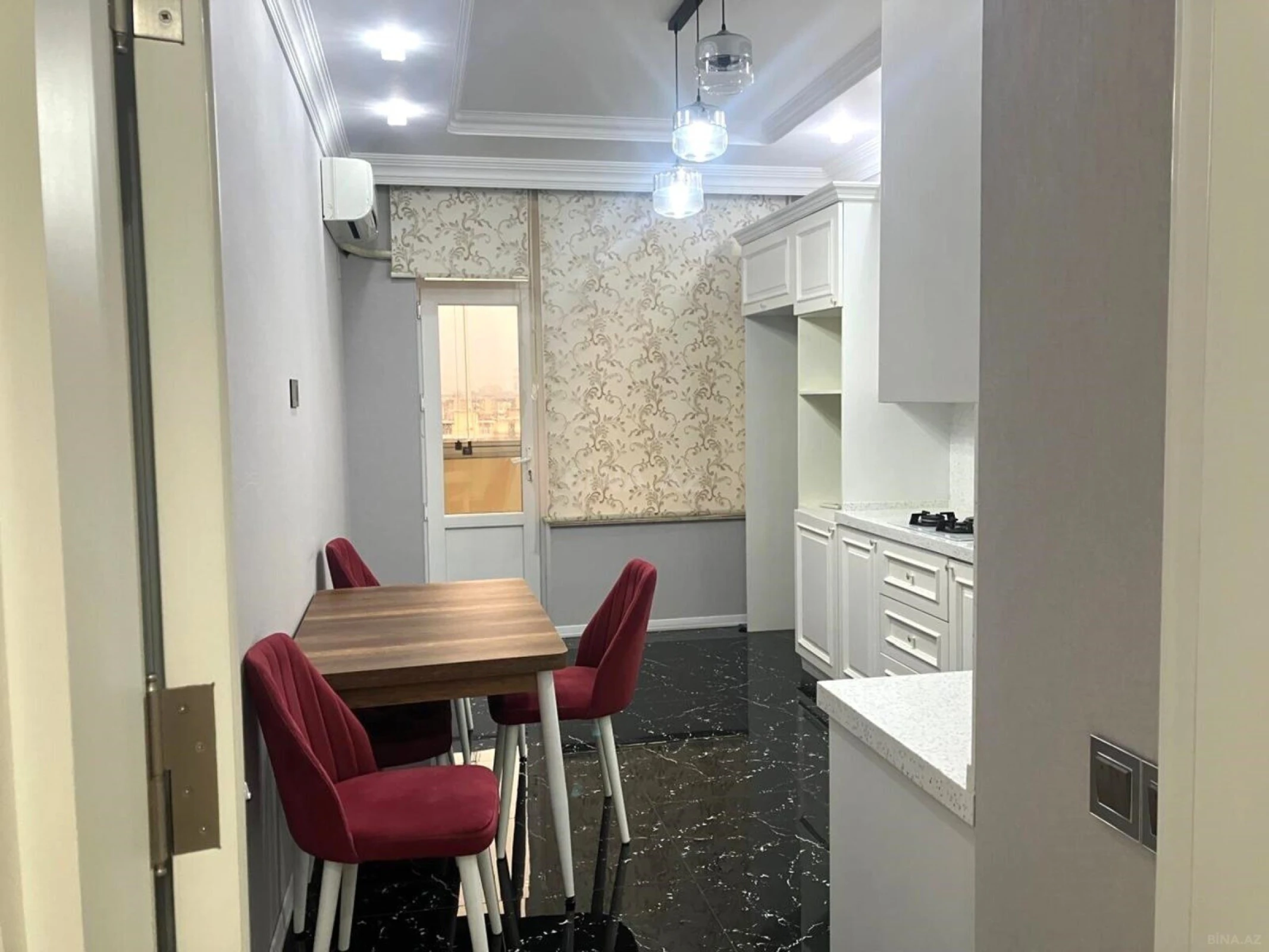 Satılır 3 otaqlı mənzil 140 m²