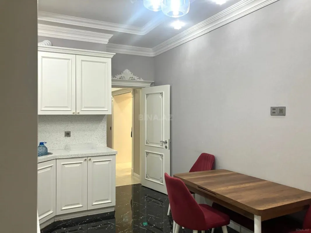 Satılır 3 otaqlı mənzil 140 m²