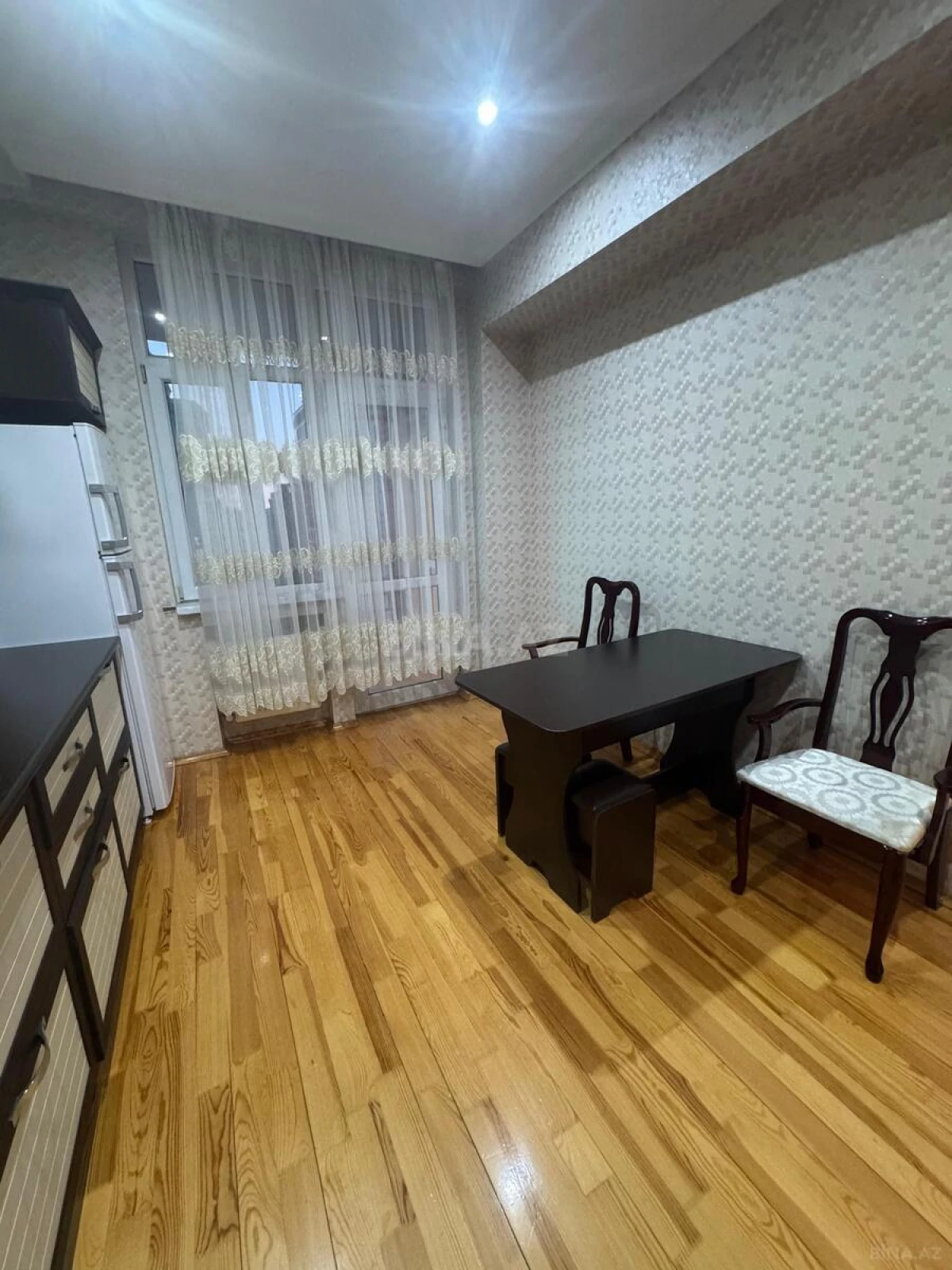 Kirayə verilir 2 otaqlı mənzil 80 m²
