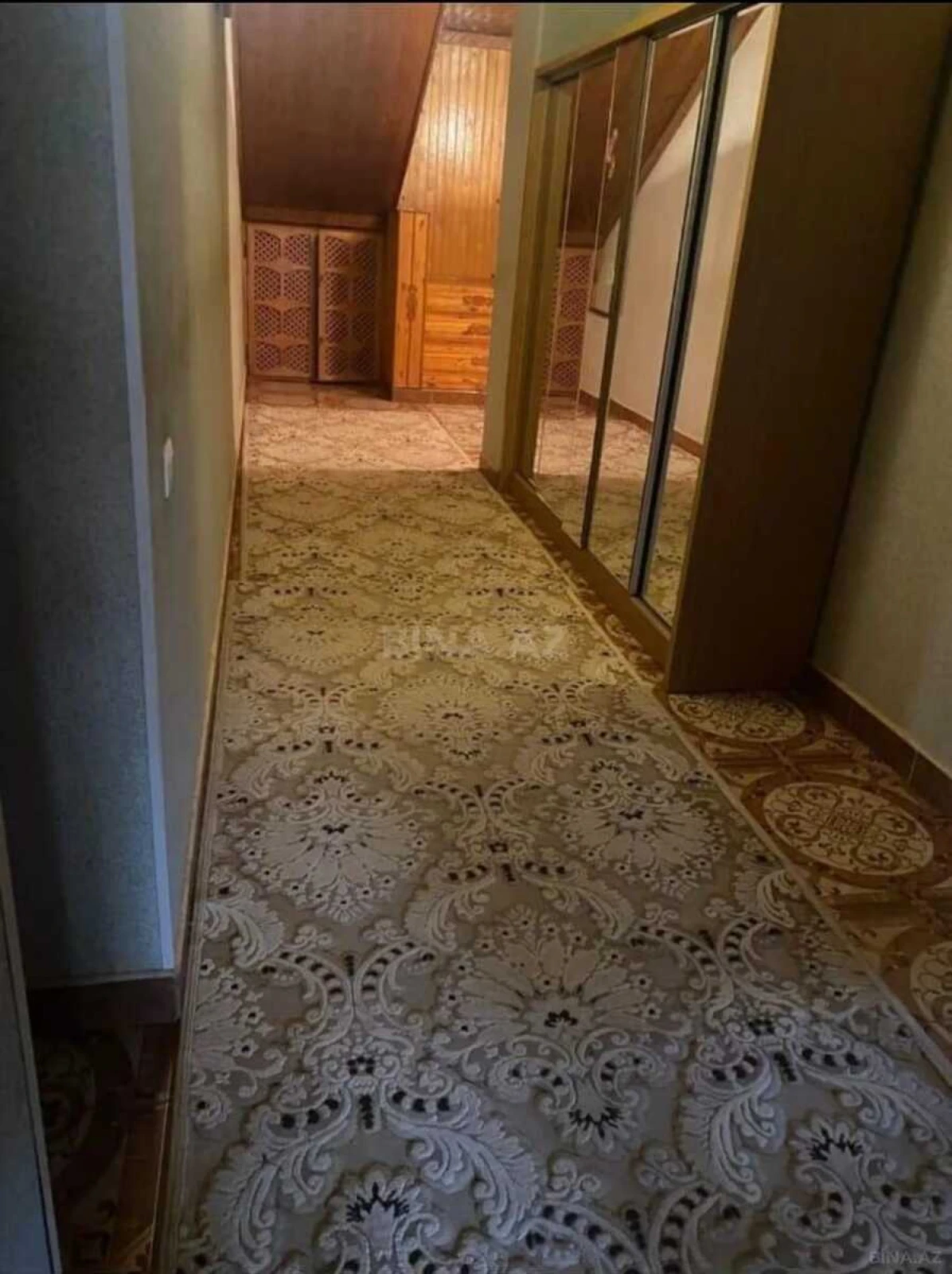 Satılır 9 otaqlı həyət evi 700 m²